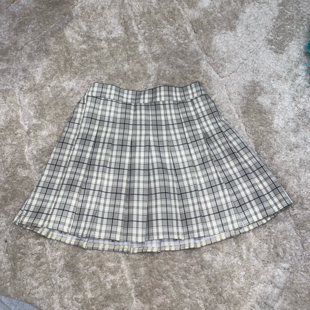 Mini pleaded plaid skirt! Size small from grey banndit
